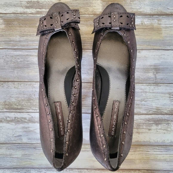 Bandolino Jendrick Leather Stud & Bow Detail Pumps Heels Women’s 7.5 AA Bronze - Picture 4 of 11